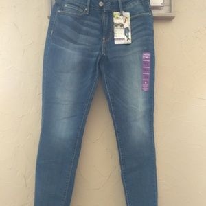 Levi Strauss Gold Mid Rise Skinny Sz 8 short